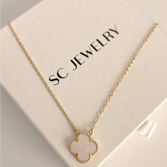 Clover Necklace Mother of Pearl 14k Gold Chain Color - Picture 1 of 11